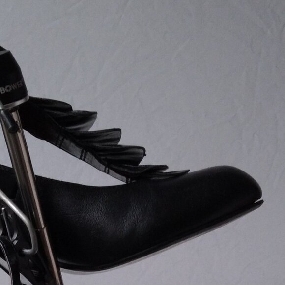 Crown Vintage Black Leather Ruffled T-Strap Baby Jane Heels Sz8 - Picture 8 of 9